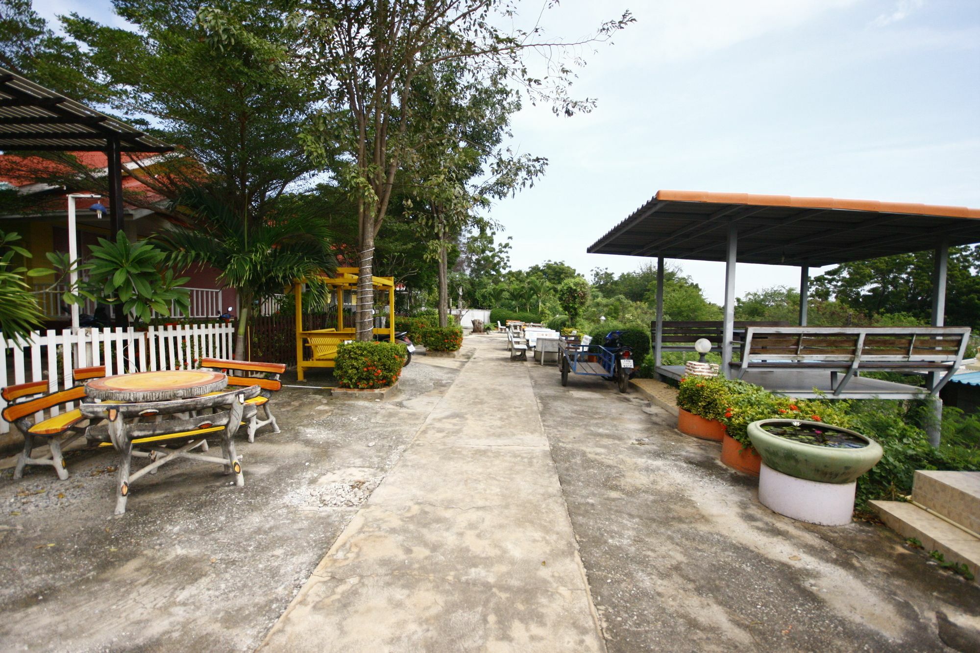 Insook Ko Larn Resort Exterior foto